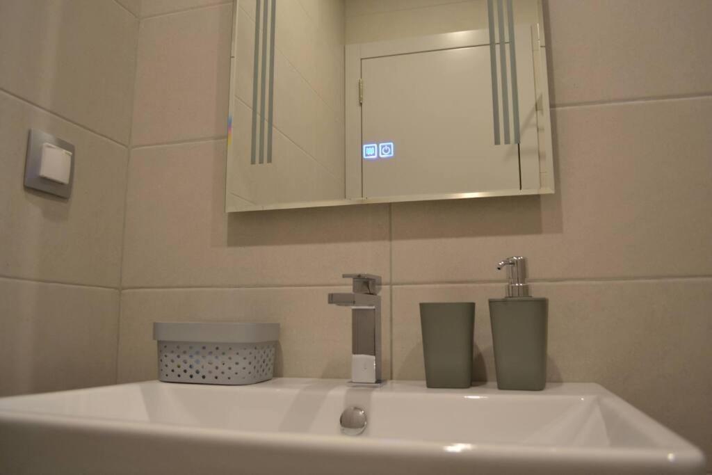 Modern City Center 2 Bedroom Apartment Sofya Dış mekan fotoğraf