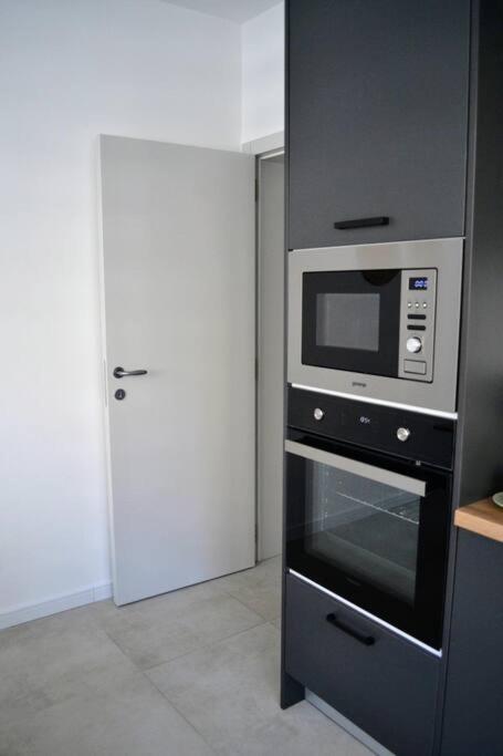 Modern City Center 2 Bedroom Apartment Sofya Dış mekan fotoğraf