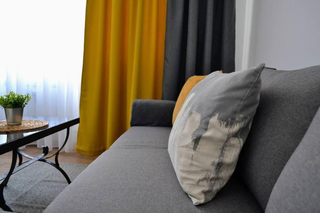 Modern City Center 2 Bedroom Apartment Sofya Dış mekan fotoğraf