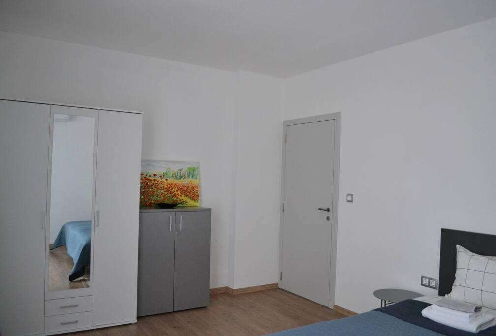 Modern City Center 2 Bedroom Apartment Sofya Dış mekan fotoğraf